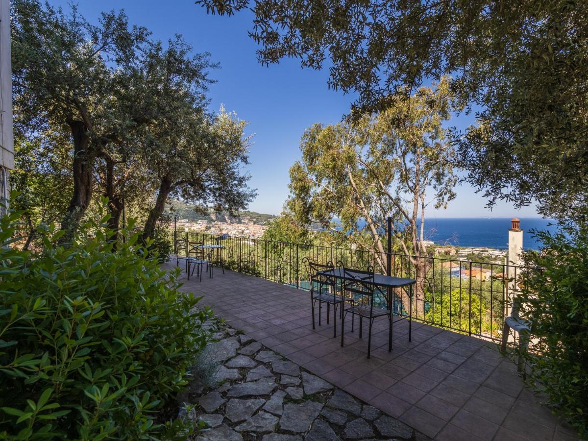 Villa Ulivi Apt à Sorrente Extérieur photo